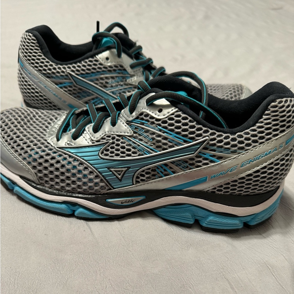 (NEW) Mizuno Wave Enigma 5